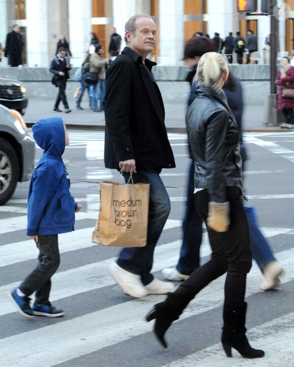 Kelsey Grammer avec son fils Jude, et sa nouvelle femme Katye Walsh, le 3 mars 2011 à New York