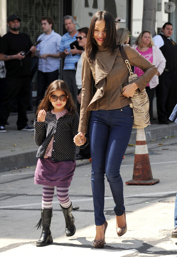 Zoe Saldana et sa nièce lors du gala de charité organisé par John Varvatos le 13 mars 2011 à West Hollywood (Los Angeles)
