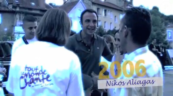 Nikos Aliagas dans la vidéo pour les 5 ans de Tout le monde chante contre le cancer