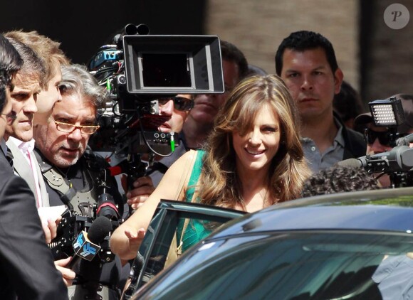 La ravissante Elizabeth Hurley sur le tournage de Wonder Woman, à Los Angeles, le 15 mars 2011.