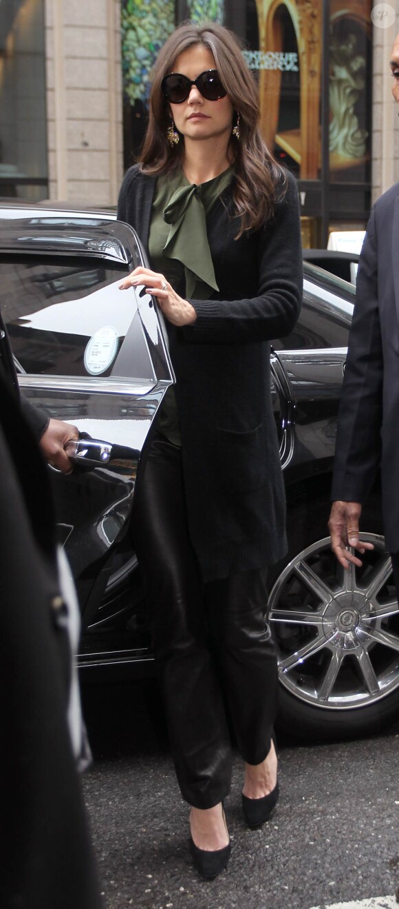 Katie Holmes se rend chez Barneys New York, le 16 mars 2011.