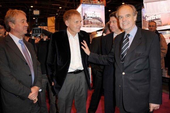 Inauguration du Salon du Livre de Paris, le 17 mars 2011 : Frédéric Mitterrand et Patrick Poivre d'Arvor.