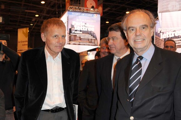 Inauguration du Salon du Livre de Paris, le 17 mars 2011 : Frédéric Mitterrand et Patrick Poivre d'Arvor.