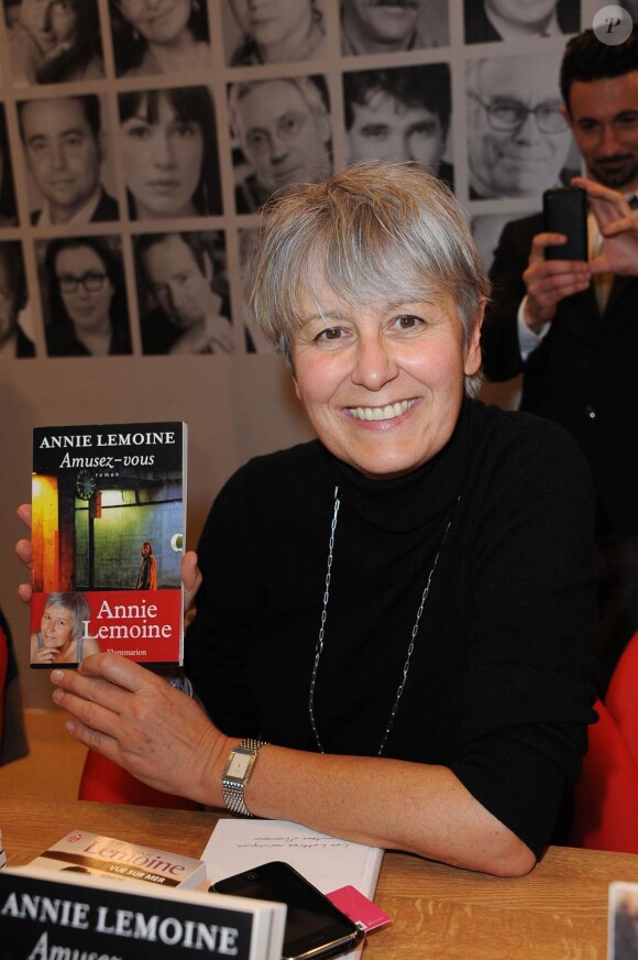 Annie Lemoine au Salon Du Livre, à Porte de Versailles, le 18 mars 2011.