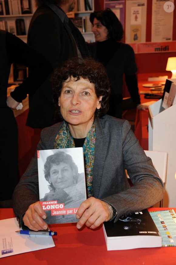 Jeannie Longo au Salon Du Livre, à Porte de Versailles, le 18 mars 2011.