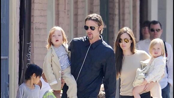 Brad Pitt avec son Angelina et leurs trésors... une sublime famille !