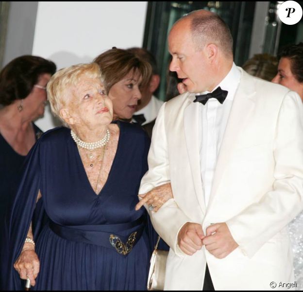 Albert II de Monaco et tout le Rocher pleurent la tante Antoinette, décédée dans la nuit du 17 au 18 mars à l'âge de 90 ans. La messe de funérailles sera célébrée le 24 mars en la cathédrale de Monaco, suivie de l'inhumation.