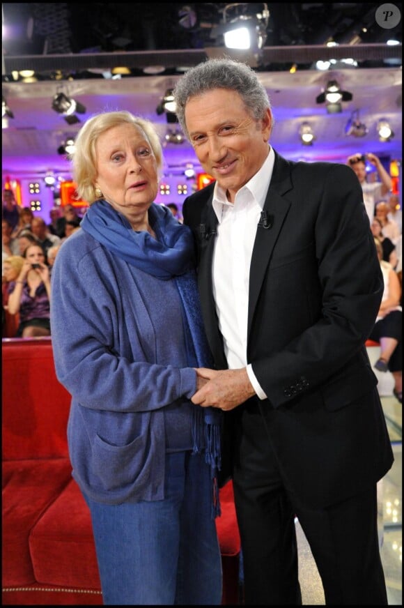 Michèle Morgan et Michel Drucker sur le plateau de Vivement Dimanche, en septembre 2010.