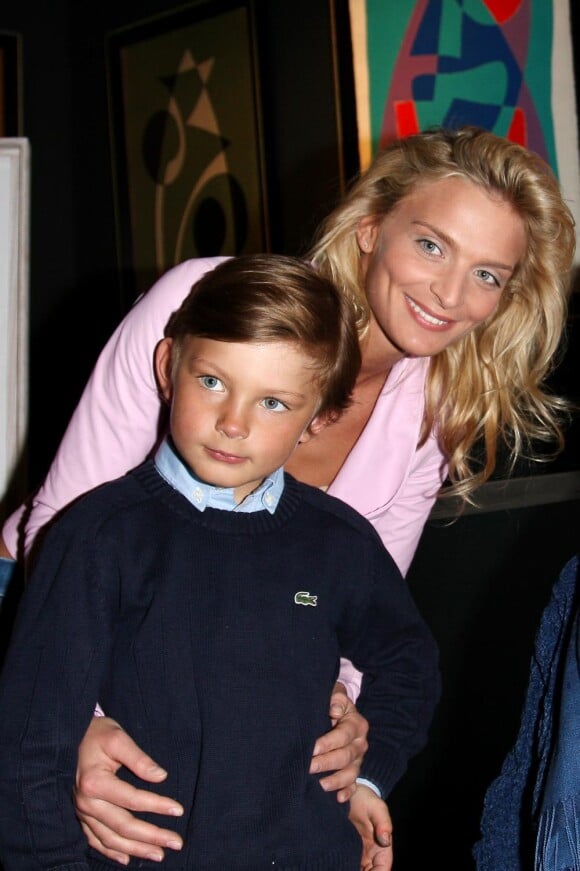 Sarah Marshall et son fils Zoltan en mars 2009, à Paris, au 89e anniversaire de Michèle Morgan.