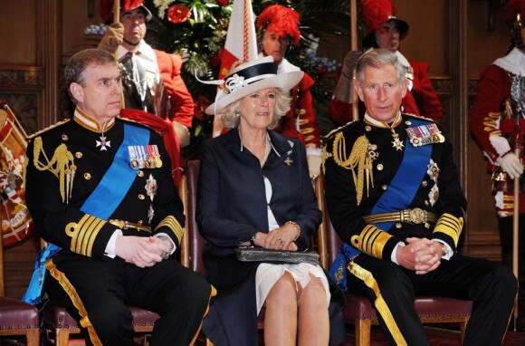 Les frasques du prince Andrew et de son ex-épouse de la duchesse Sarah Ferguson sont embarrassantes pour leurs filles, les princesses Beatrice et Eugenie...