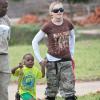 Madonna et son fils adoptif David au Malawi. Mars 2009