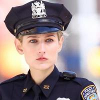 Leelee Sobieski : sexy en... policière !