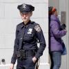Leelee Sobieski le 29 mars 2011 en plein tournage de la nouvelle série policière Rookies. Ce n'est pas les mains dans les poches qu'elle va aider ses concitoyens !