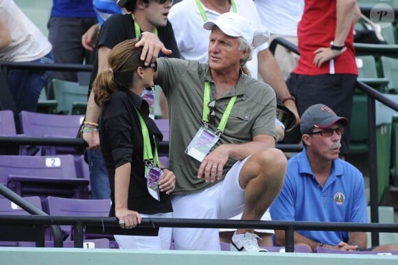 Dans les travées du Tennis Center de Crandon Park, le 28 mars 2011, Greg Norman Kirsten Kutner, sa troisième femme, ont assisté à la victoire de Roger Federer sur Juan Monaco.