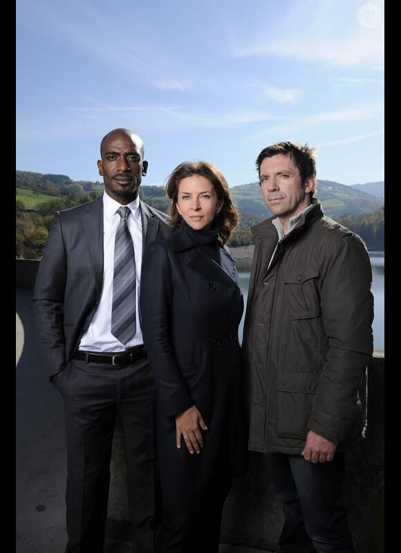 Corinne Touzet, Marc Grozy et Thomas Cerisola dans Interpol