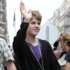 Des dizaines de fans attendaient Justin Bieber à la soirée de son hôtel parisien (Hôtel de Sers), mardi 29 mars.