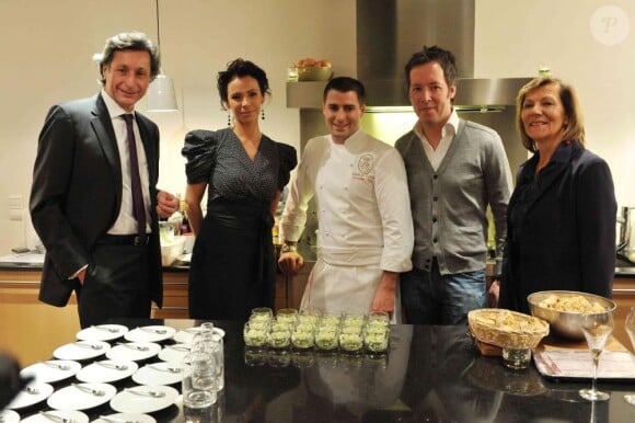 Patrick de Carolis, Mathilda May, Christopher Hache, Jean-Luc Lemoine et Madame de Carolis lors du dîner Philadelphia le 28 mars 2011