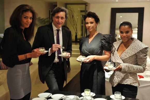 Chloé Mortaud, Patrick de Carolis, Mathilda May et Audrey Chauveau lors du dîner Philadelphia le 28 mars 2011