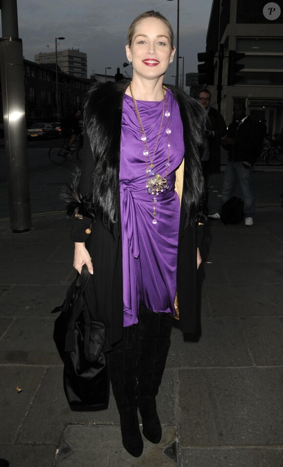 Sharon Stone à Londres le 29 mars 2011 dans un look qui laisse à désirer 