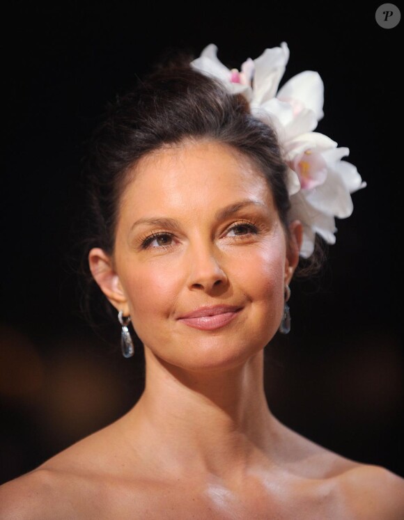 Dans son autobiographie All that is bitter and sweet, Ashley Judd révèle avoir été victime de viol et d'inceste.