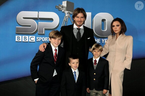 David, Victoria Beckham et leurs fils Brooklyn, Cruz et Romeo aux BBC Sports Personality of the Year Awards à Birmingham en décembre 2010