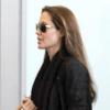 Angelina Jolie arrive à l'aéroport de Los Angeles pour s'envoler vers Paris le 3 avril 2011I