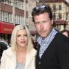 Tori Spelling, Dean McDermott et Candy Spelling assistent à la  représentation du spectacle How to succeed in business without really  trying, dimanche 3 avril à Broadway. 