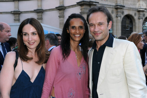 Vincent Perez entouré par sa femme Karine Silla et Elsa Zylberstein le 30 juin 2010
