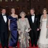 Le 12 avril 2011, la reine Beatrix, le prince Willem-Alexander et la princesse Maxima des Pays-Bas prenaient part à un dîner au Bellevue, à Berlin, organisé par le président Christian Wulff et son épouse Bettina. 