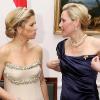 Le 12 avril 2011, la reine Beatrix, le prince Willem-Alexander et la princesse Maxima des Pays-Bas prenaient part à un dîner au Bellevue, à Berlin, organisé par le président Christian Wulff et son épouse Bettina, élégante dans sa robe bleue.