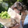 Katie Holmes sort de chez le fleuriste, à Los Angeles. 14 avril 2011