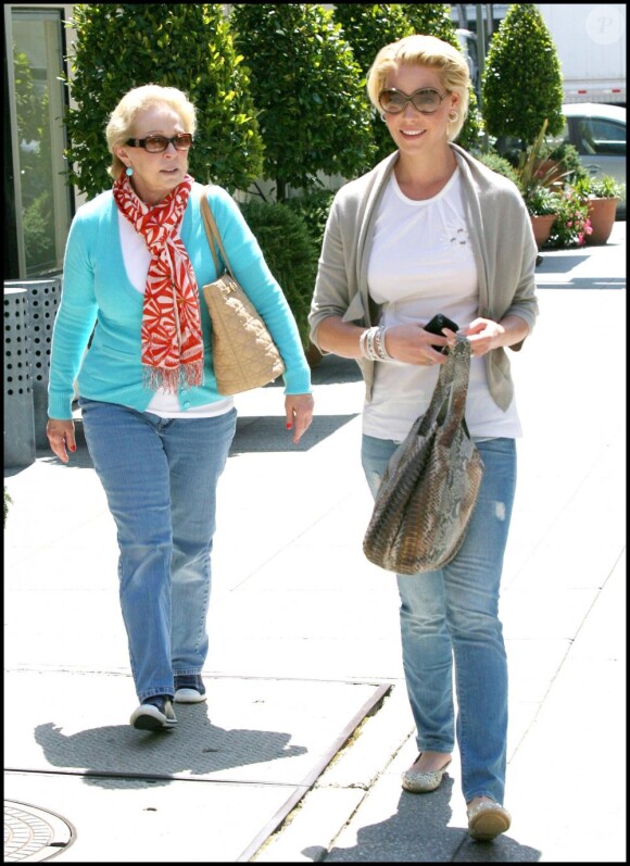 Katherine Heigl et sa maman passent une agréable journée à Pasadena. 14 avril 2011