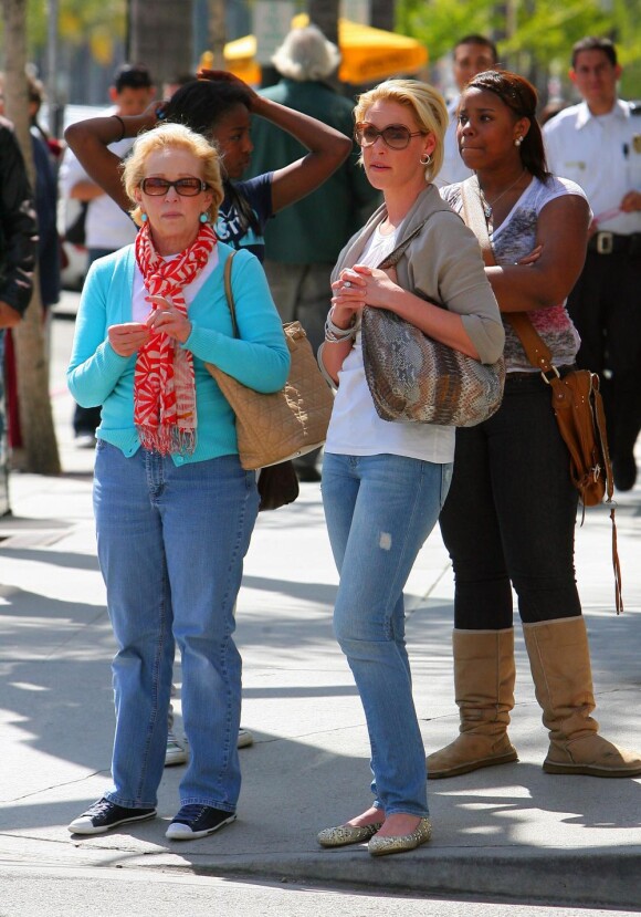Katherine Heigl et sa maman font du shopping à Pasadena. 14 avril 2011