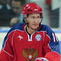 Vladimir Poutine : Roi du patin, il cherche des crosses !
