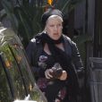 La chanteuse Pink, dans les rues de Malibu, affiche un look particulièrement improbable. Avril 2011