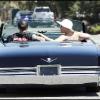 Pink et son mari Carey Hart se promènent à Malibu. La chanteuse semble avoir fait un bel effort vestimentaire, contrairement à d'habitude. 16 avril 2011