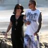 Pink, enceinte, et son mari Carey Hart sur la plage à Malibu le 31 mars 2011