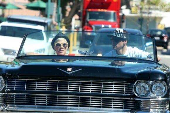 Pink, enceinte, et son mari Carey Hart dans les rues de Los Angeles le 31 mars 2011