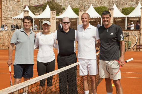 Le prince Albert II de Monaco, Arnaud Boetsch, Caroline Wozniacki, Guy Forget et Andre Muhlberger lors d'un match amical de tennis dans le cadre du tournoi de Monte-Carlo le 17 avril 2011