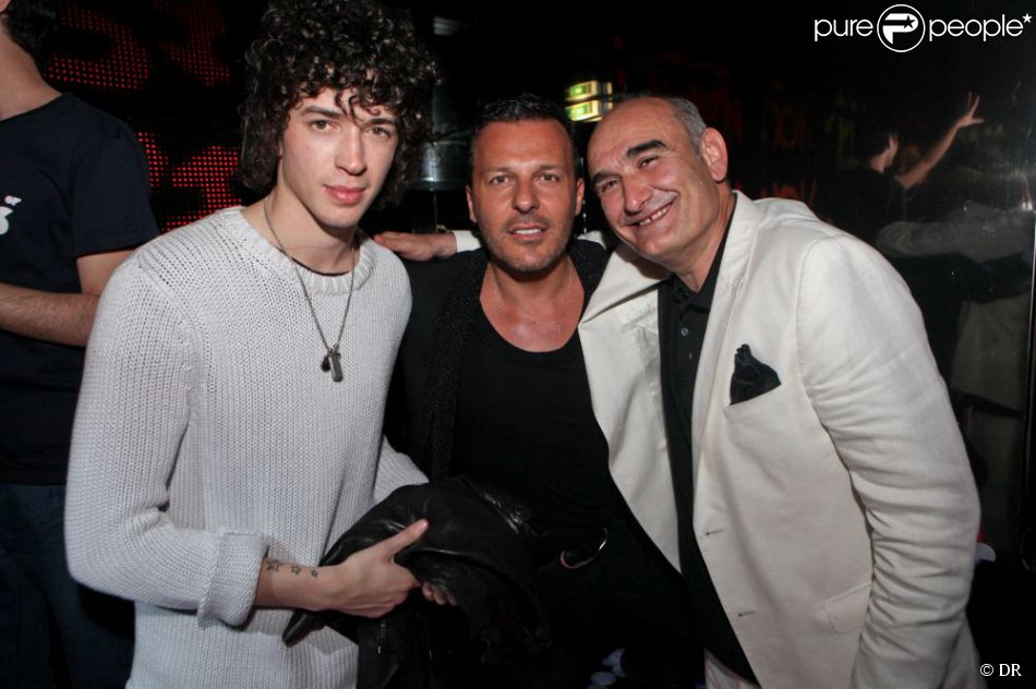 Julian Perretta se rend au VIP Room et y croise JeanRoch (au centre