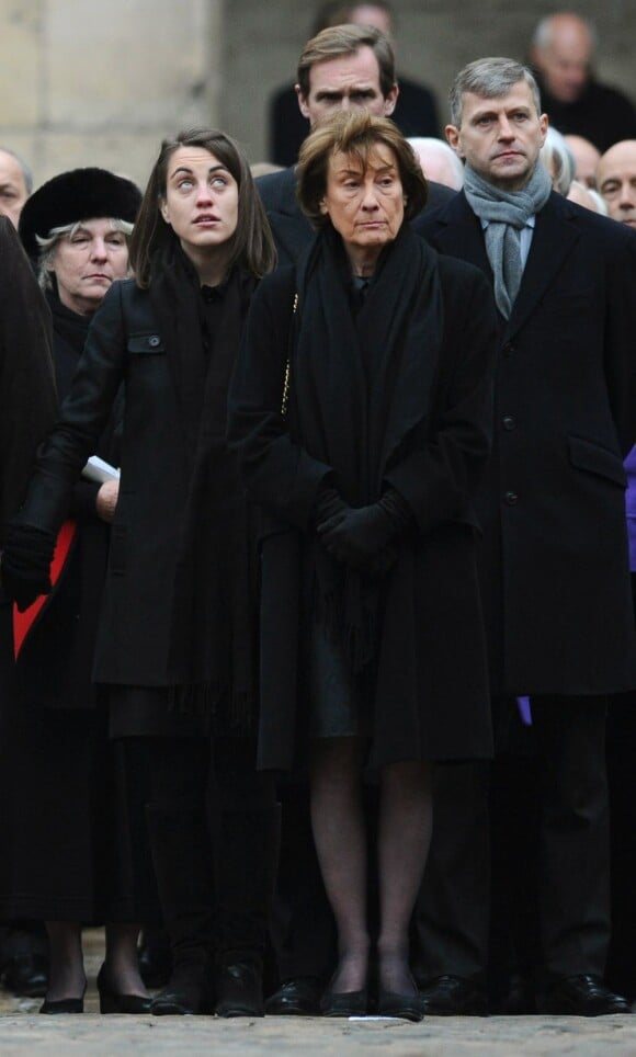 Anne-Laure et Béatrice, fille et veuve de Philippe Séguin, aux obsèques de l'homme politique, le 11 janvier 2010.