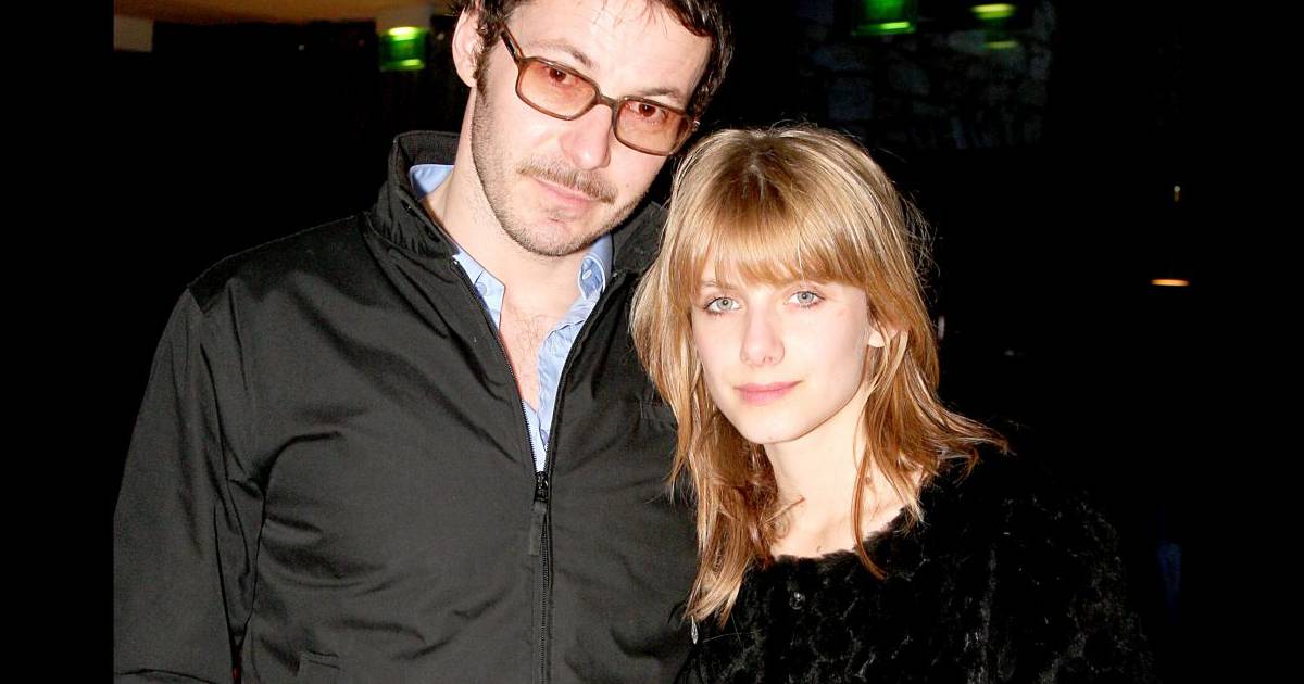 Julie De Bona Et Julien Boisselier Julien Boisselier réunit Mélanie Laurent et Julie Ferrier autour de lui