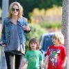 Après-midi de détente en famille : Sharon Stone dans un parc de Los Angeles avec ses fils Laird et Quinn le 23 avril 2011