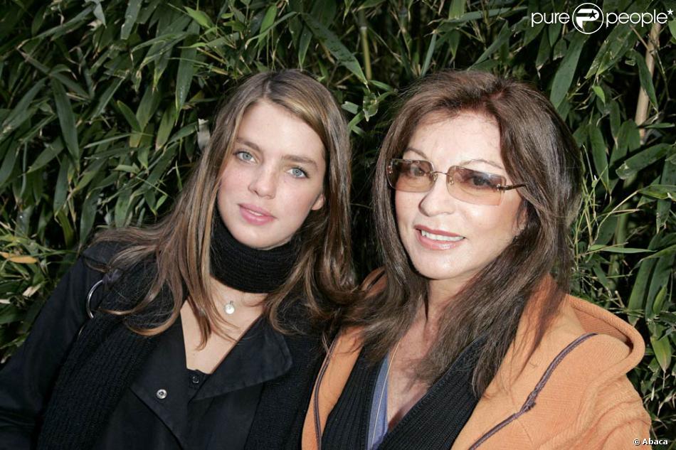 Marie France Pisier Et Sa Fille Iris Lors Du Tournoi De Roland Garros A Paris En 2006 Purepeople