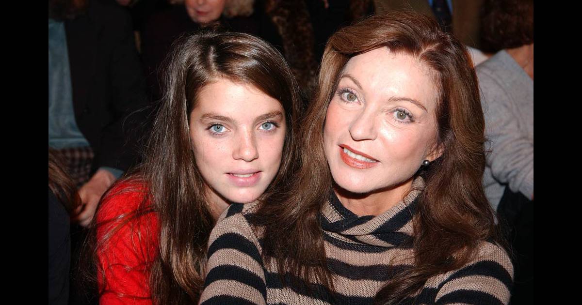 Marie France Pisier Et Sa Fille Iris Lors Du Defile Sonia Rykiel A Paris En 2005 Purepeople