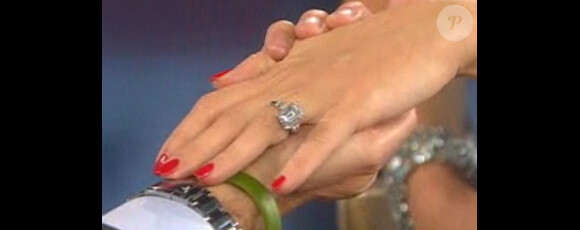 Kate Hudson a dévoilé sa bague de fiançailles offerte par Matthew Bellamy. Le 26 avril sur le plateau du Today Show
