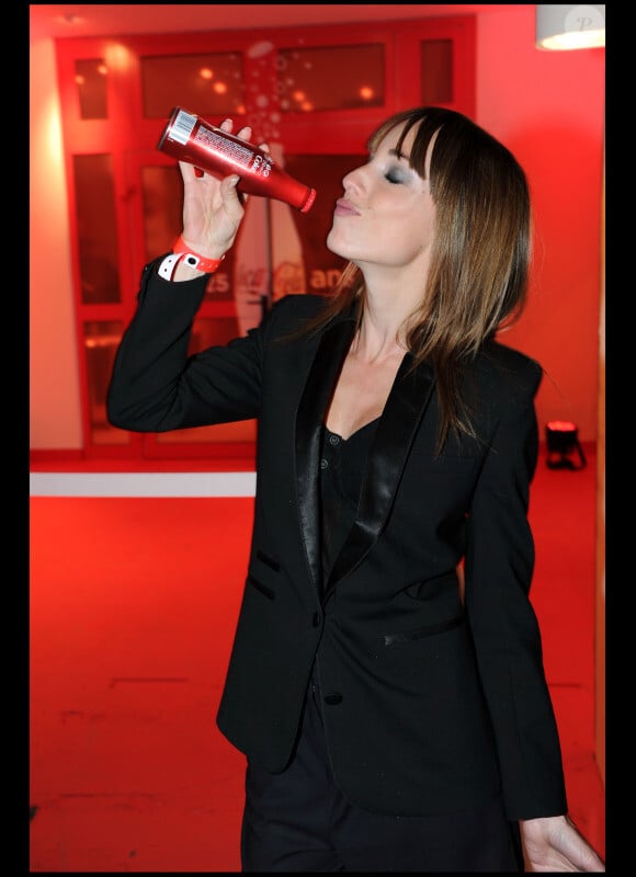 Audrey Sarrat lors des 125 ans de Coca-Cola à l'espace (éphémère) 125 à Paris le 27 avril 2011