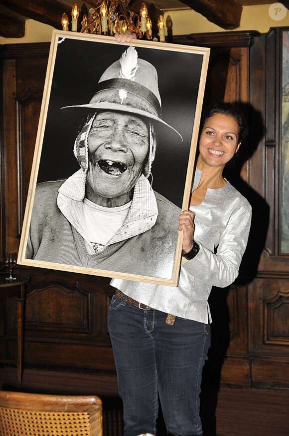 Isabelle Giordano lors de la vente aux enchères au profit de l'association Plan France à Paris le 28 avril 2011