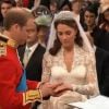 Le prince William et Kate Middleton échangent leurs voeux dans l'abbaye de Westminster à Londres le 29 avril 2011