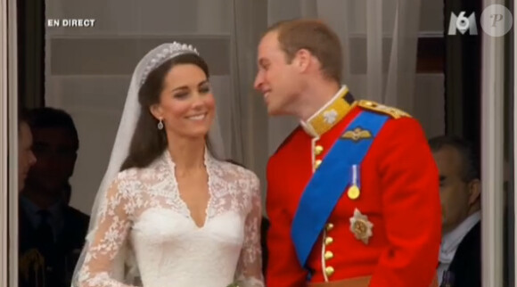 Le deuxième baiser du Prince William et de Kate Middleton à Buckingham Palace le 29 avril 2011